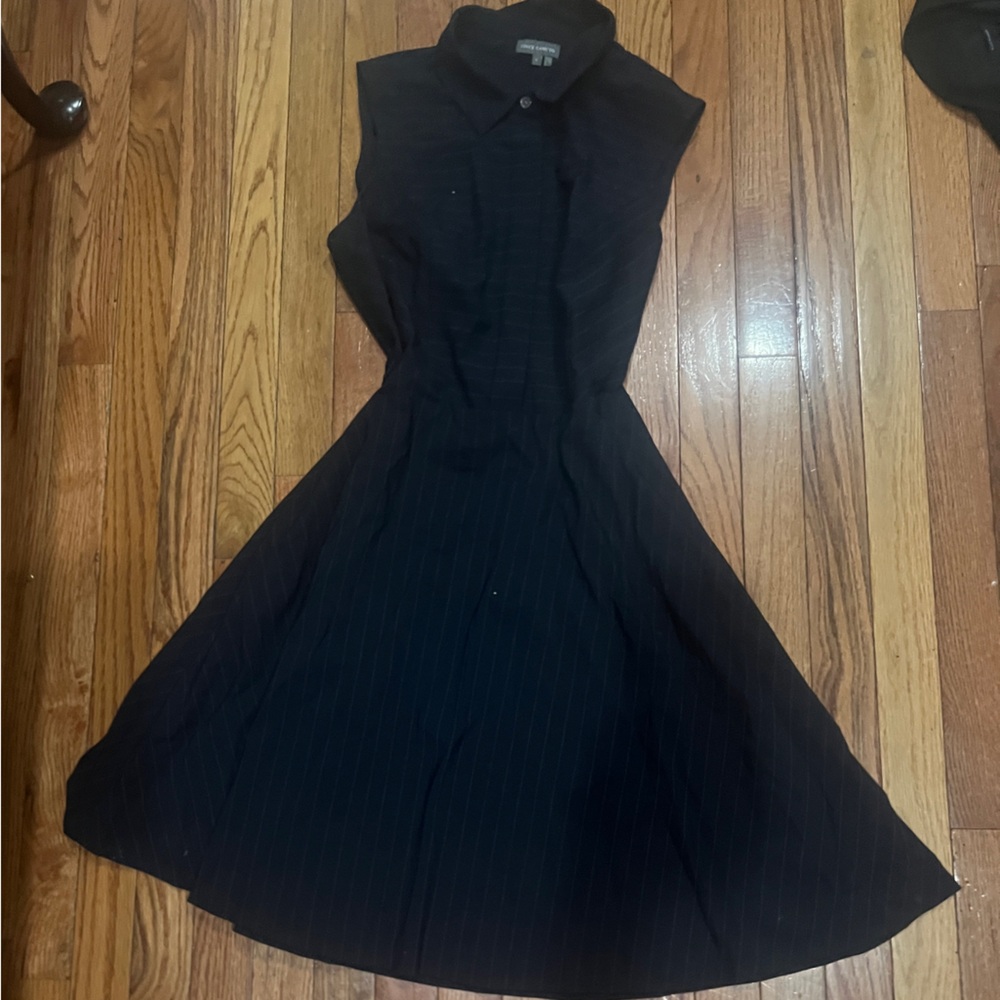 VINCE CAMUTO DRESS WITH WHITE THIN STRIPES